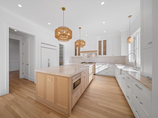 2009 Robincrest Lane, Glenview, IL 60025