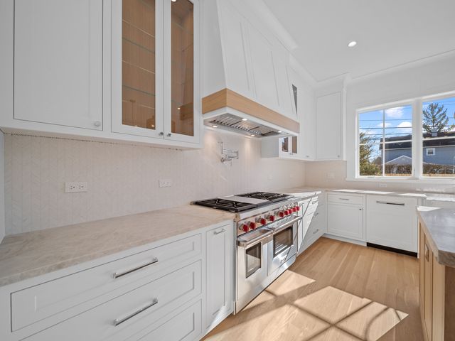 2009 Robincrest Lane, Glenview, IL 60025