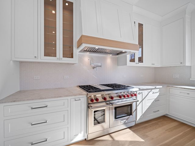 2009 Robincrest Lane, Glenview, IL 60025