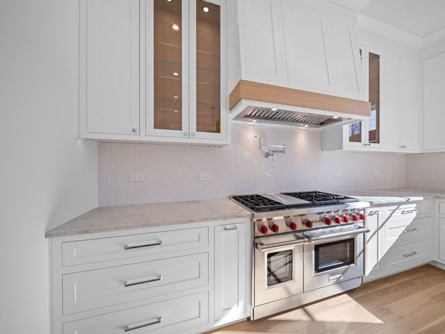 2009 Robincrest Lane, Glenview, IL 60025