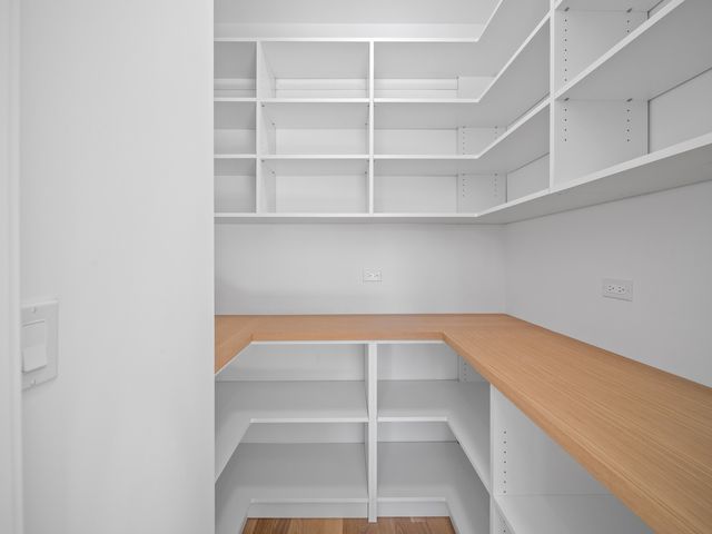 2009 Robincrest Lane, Glenview, IL 60025