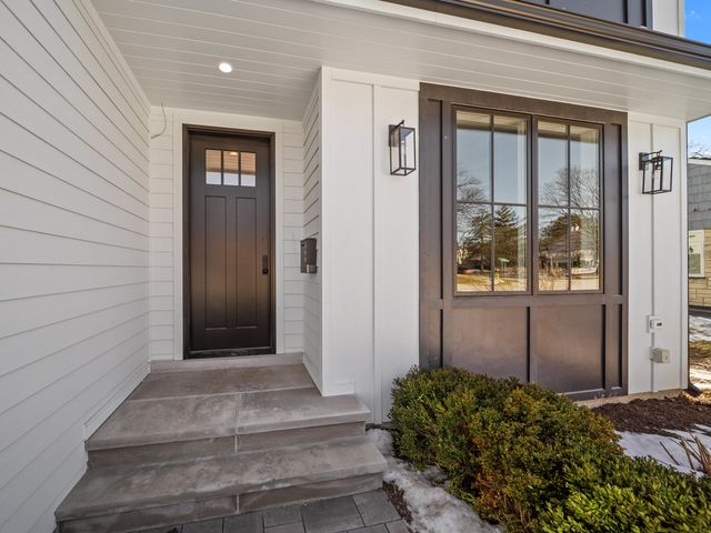 2009 Robincrest Lane, Glenview, IL 60025