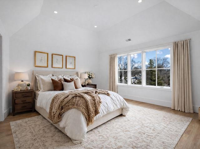 2009 Robincrest Lane, Glenview, IL 60025