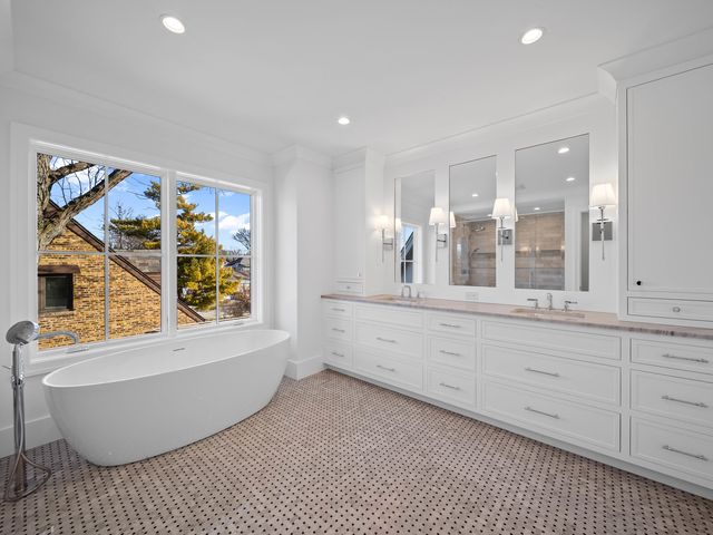 2009 Robincrest Lane, Glenview, IL 60025