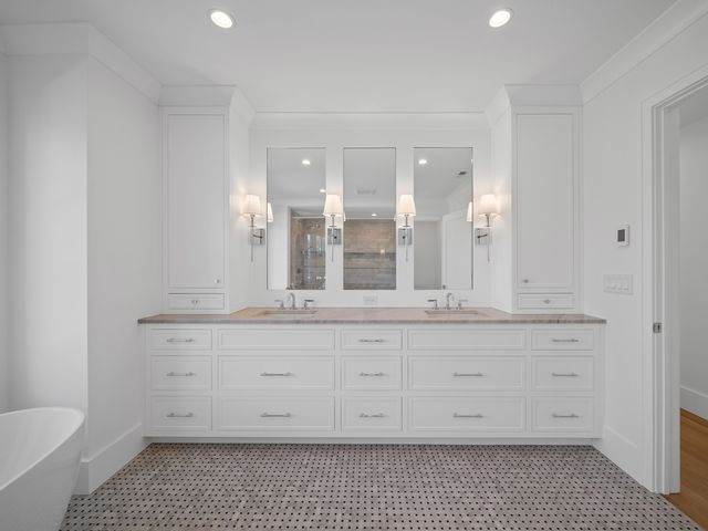 2009 Robincrest Lane, Glenview, IL 60025