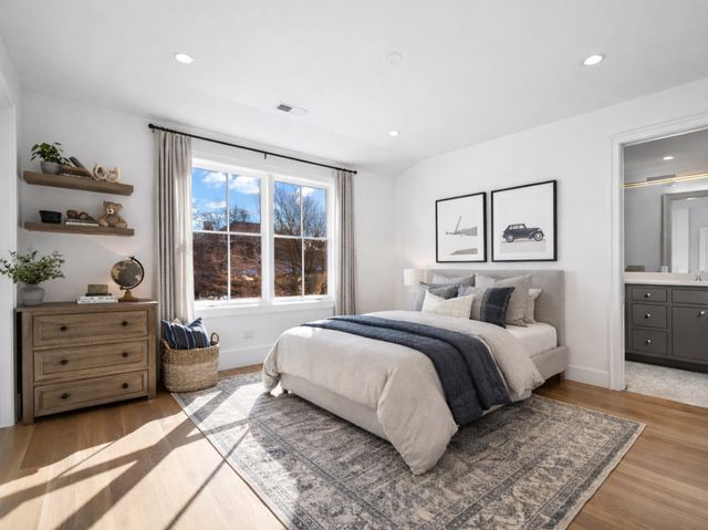 2009 Robincrest Lane, Glenview, IL 60025