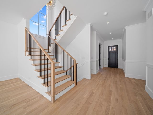 2009 Robincrest Lane, Glenview, IL 60025