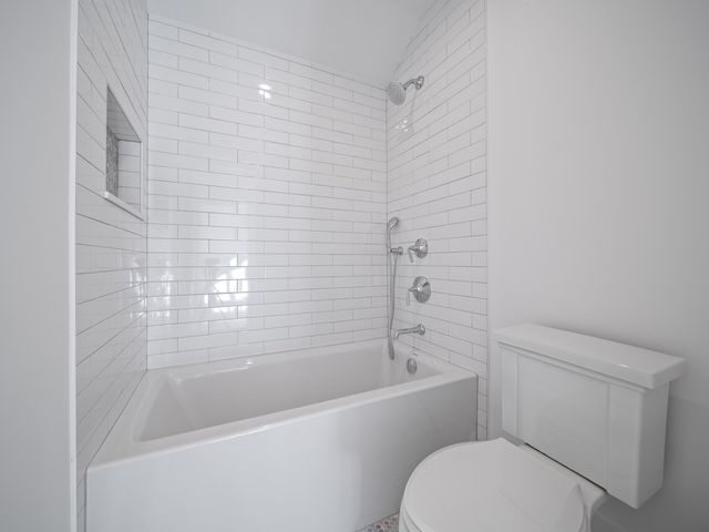 2009 Robincrest Lane, Glenview, IL 60025