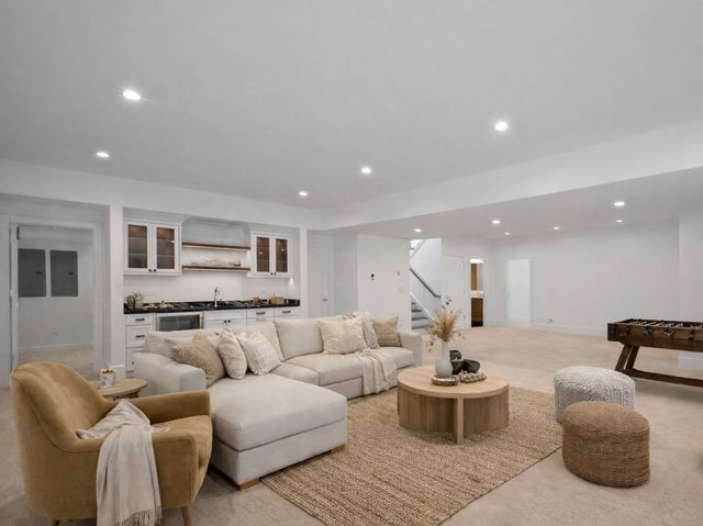 2009 Robincrest Lane, Glenview, IL 60025