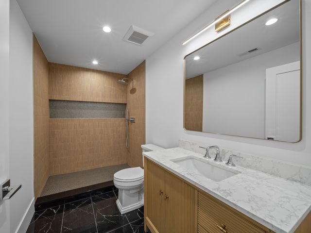 2009 Robincrest Lane, Glenview, IL 60025