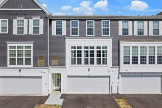 303 Parade St, Cranberry Twp, PA 16066