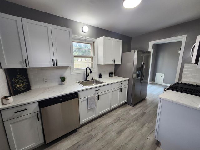 5908 E Kinkaid St, Wichita, KS 67218
