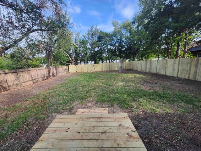 5908 E Kinkaid St, Wichita, KS 67218