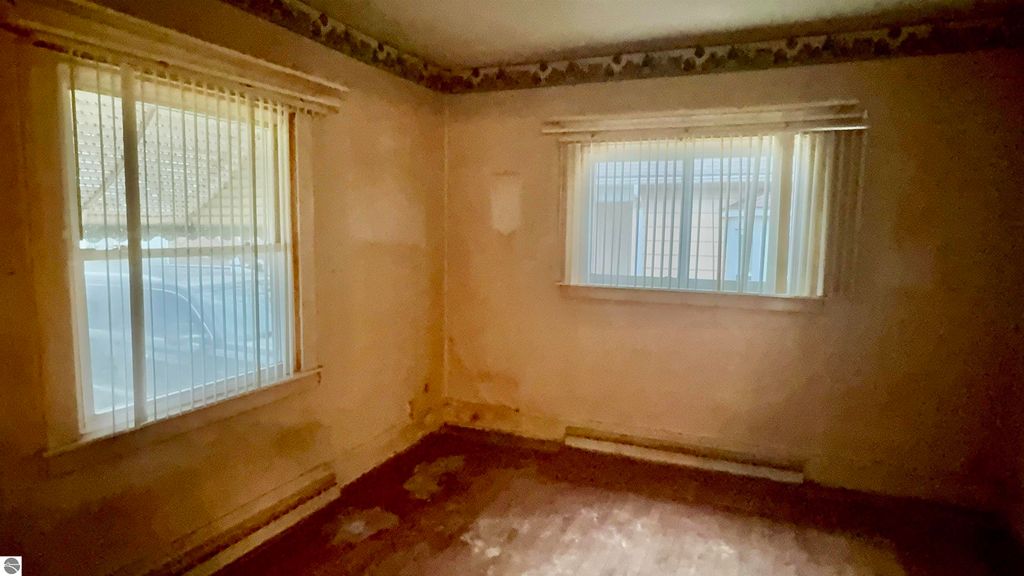 Image 10 of property listing at 2312 Durand Street, Saginaw, MI 48602