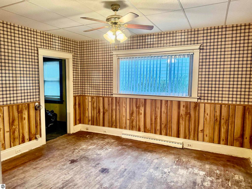 Image 11 of property listing at 2312 Durand Street, Saginaw, MI 48602