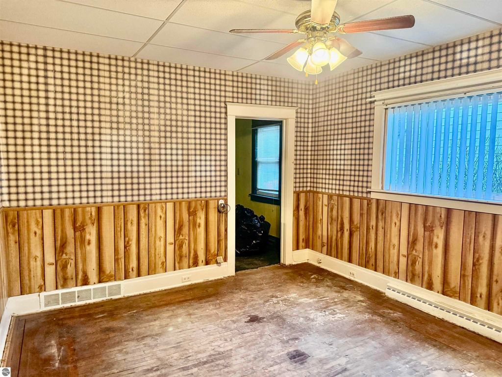 Image 12 of property listing at 2312 Durand Street, Saginaw, MI 48602