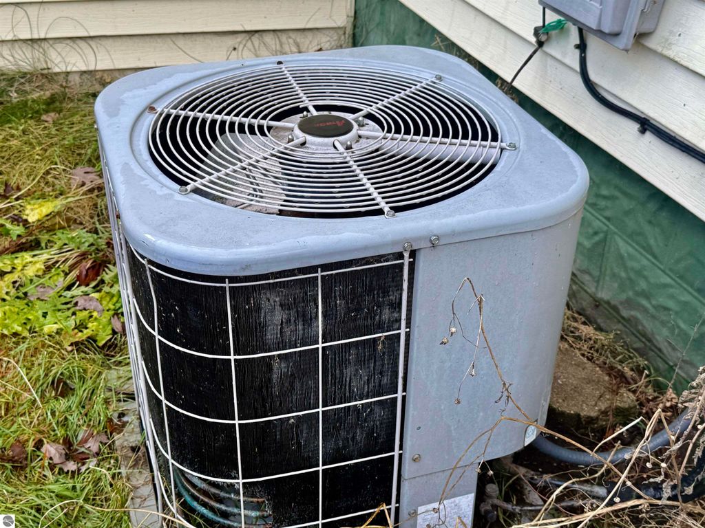 Image 16 of property listing at 2312 Durand Street, Saginaw, MI 48602