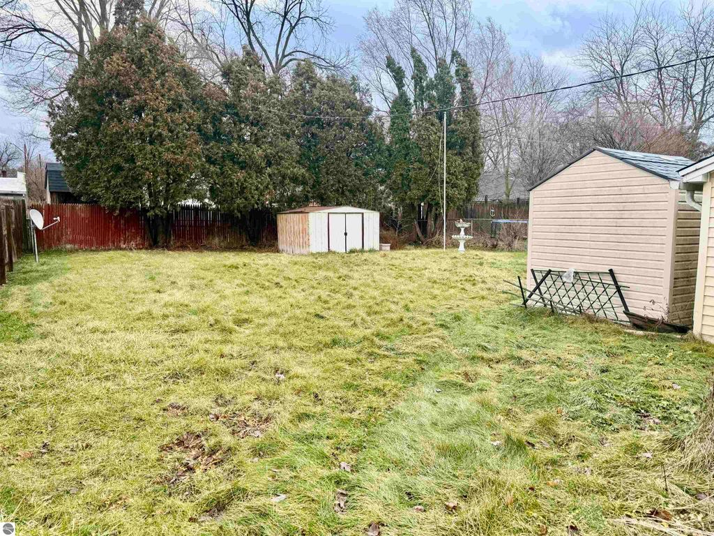 Image 18 of property listing at 2312 Durand Street, Saginaw, MI 48602