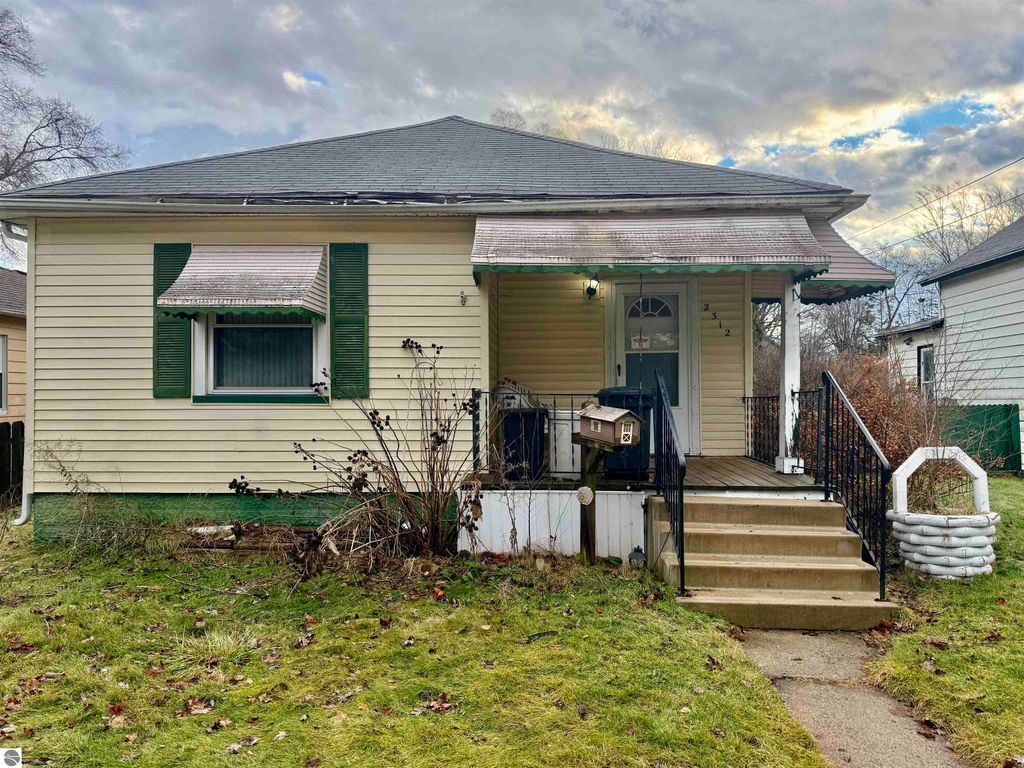 Image 20 of property listing at 2312 Durand Street, Saginaw, MI 48602