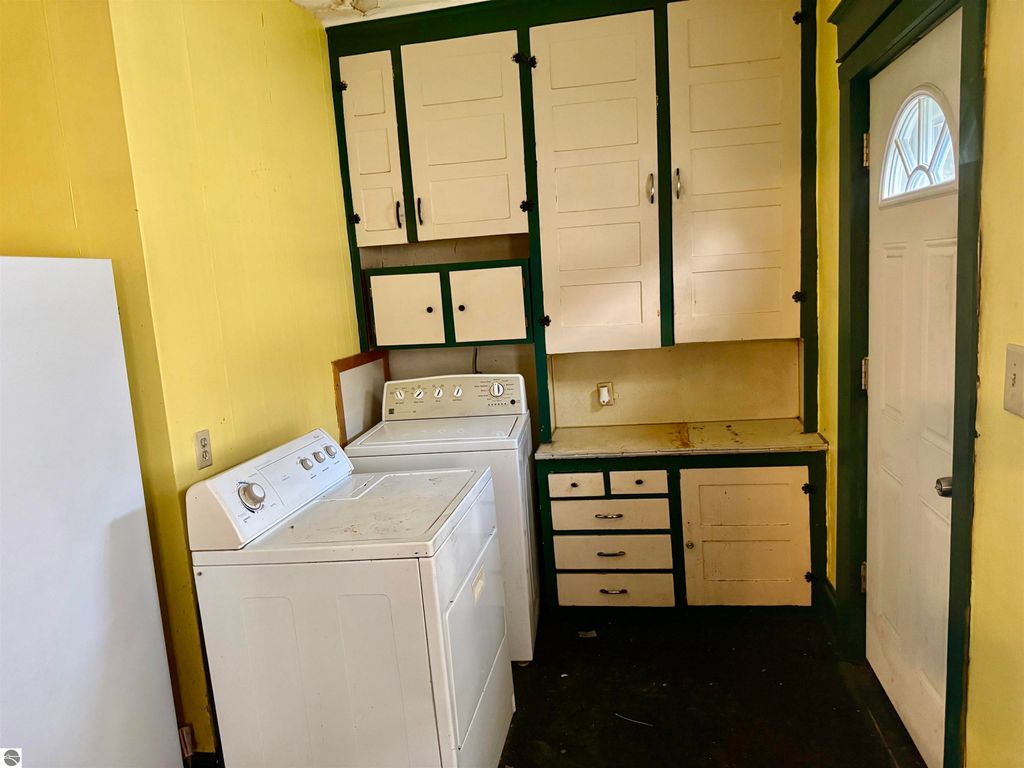 Image 3 of property listing at 2312 Durand Street, Saginaw, MI 48602