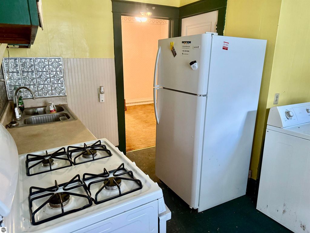 Image 5 of property listing at 2312 Durand Street, Saginaw, MI 48602