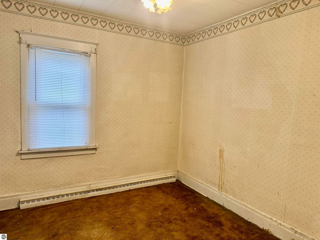 Image 6 of property listing at 2312 Durand Street, Saginaw, MI 48602