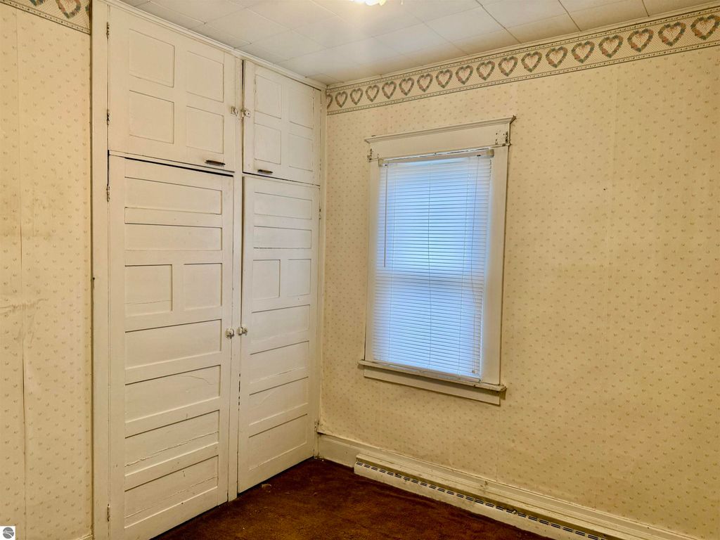 Image 7 of property listing at 2312 Durand Street, Saginaw, MI 48602