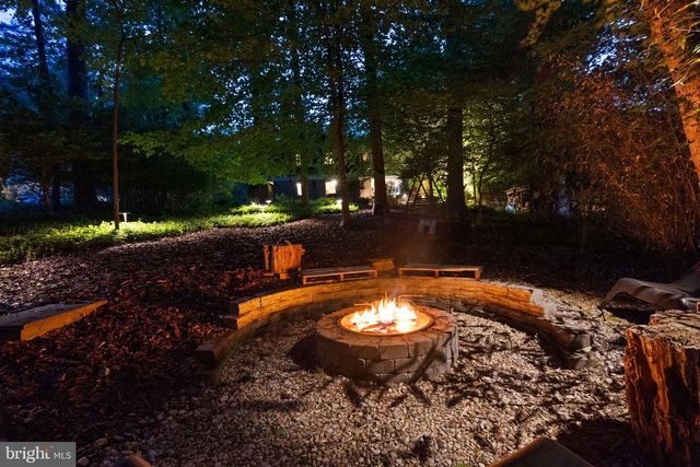 8034 PARK OVERLOOK DR, Bethesda, MD 20817