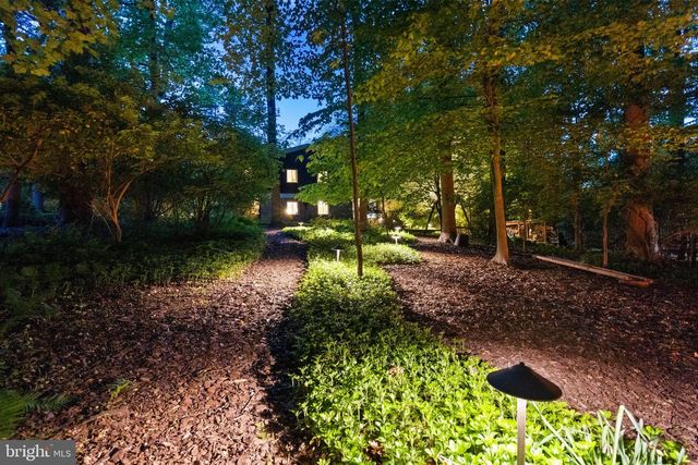 8034 PARK OVERLOOK DR, Bethesda, MD 20817