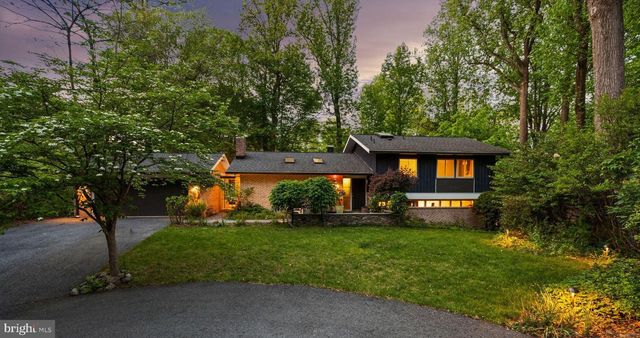 8034 PARK OVERLOOK DR, Bethesda, MD 20817