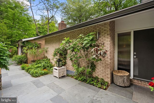 8034 PARK OVERLOOK DR, Bethesda, MD 20817