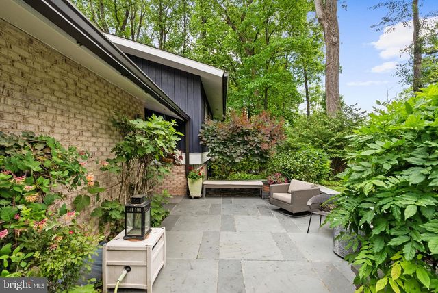8034 PARK OVERLOOK DR, Bethesda, MD 20817