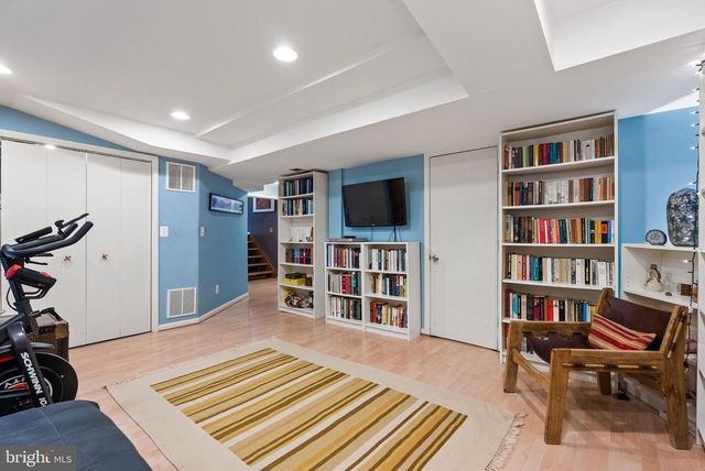 8034 PARK OVERLOOK DR, Bethesda, MD 20817