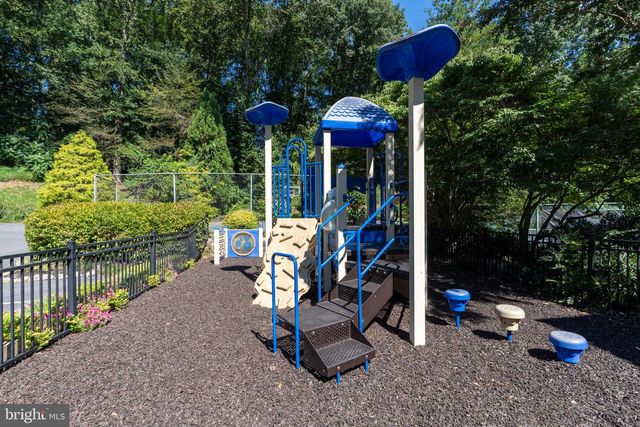 8034 PARK OVERLOOK DR, Bethesda, MD 20817