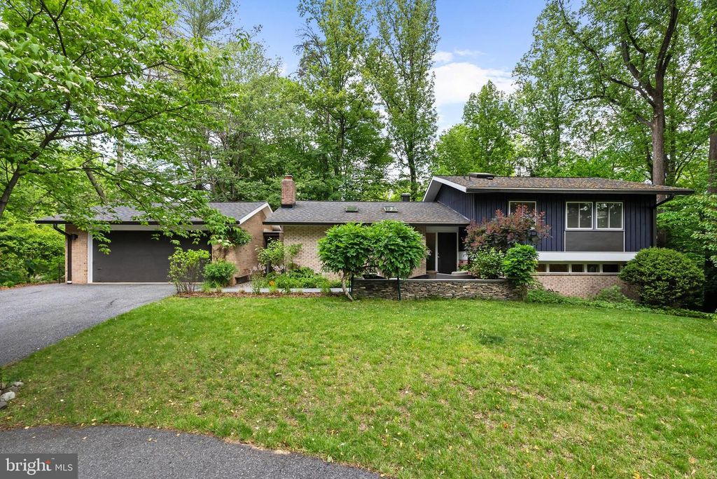 8034 PARK OVERLOOK DR, Bethesda, MD 20817