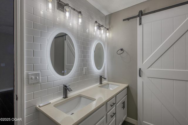 1007 S Roane Court, Webb City, MO 64870