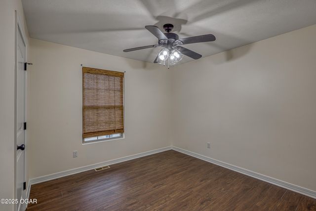 1007 S Roane Court, Webb City, MO 64870