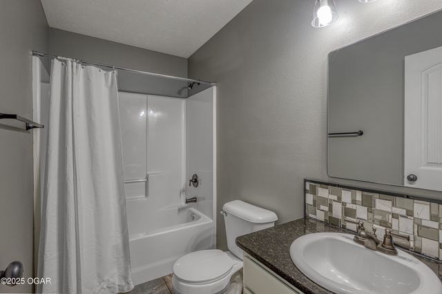 1007 S Roane Court, Webb City, MO 64870