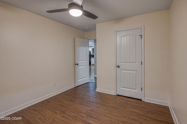 1007 S Roane Court, Webb City, MO 64870