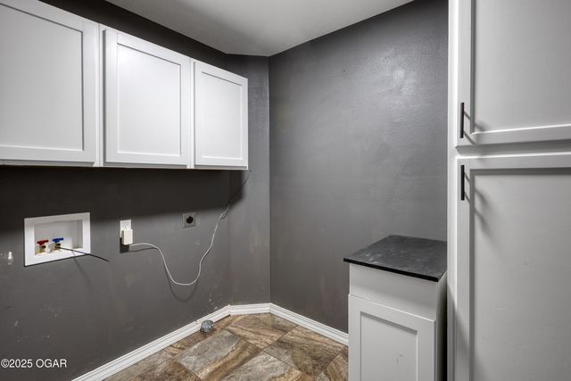 1007 S Roane Court, Webb City, MO 64870