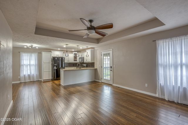 1007 S Roane Court, Webb City, MO 64870