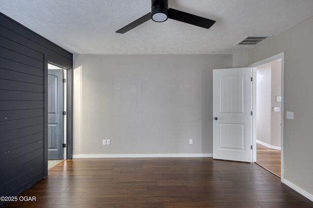 1007 S Roane Court, Webb City, MO 64870