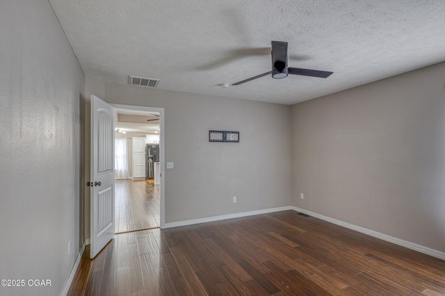 1007 S Roane Court, Webb City, MO 64870