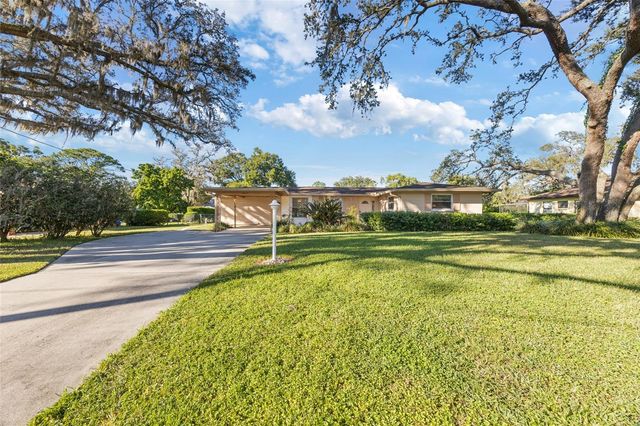 8714 W LANWAY DRIVE, Tampa, FL 33637