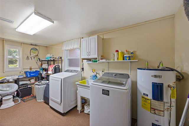 8714 W LANWAY DRIVE, Tampa, FL 33637