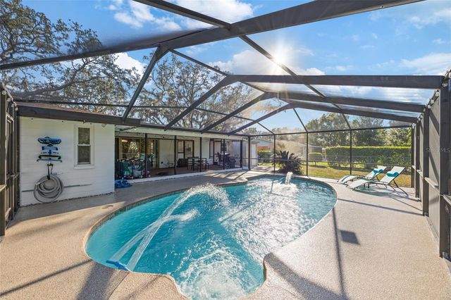 8714 W LANWAY DRIVE, Tampa, FL 33637