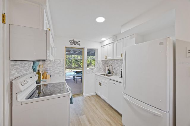 8714 W LANWAY DRIVE, Tampa, FL 33637