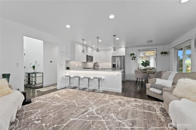 8254 Breeze Loop, Blaine, WA 98230