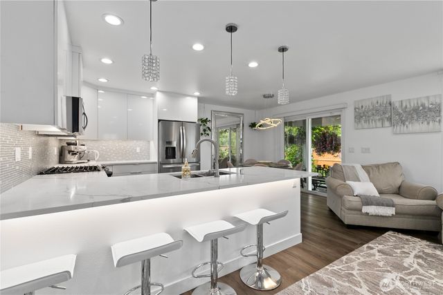 8254 Breeze Loop, Blaine, WA 98230