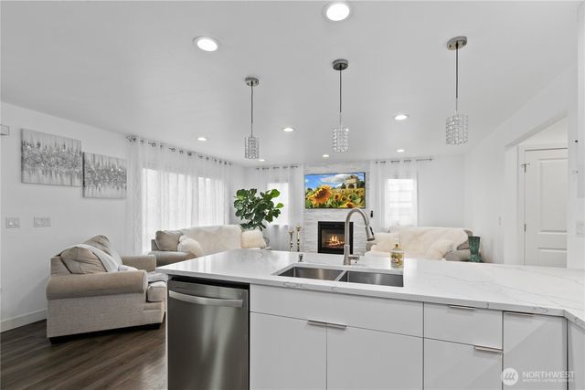 8254 Breeze Loop, Blaine, WA 98230